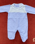 Babygrow cinza mesclado com encaixe no peito