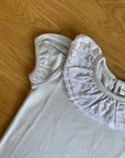 T-shirt cinza gola cornucópias