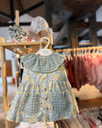 Vestido com tapa fraldas