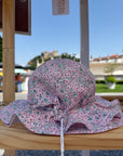 Chapéu ajustável rosa com flores