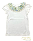 T-shirt bege com gola tons verde/azul