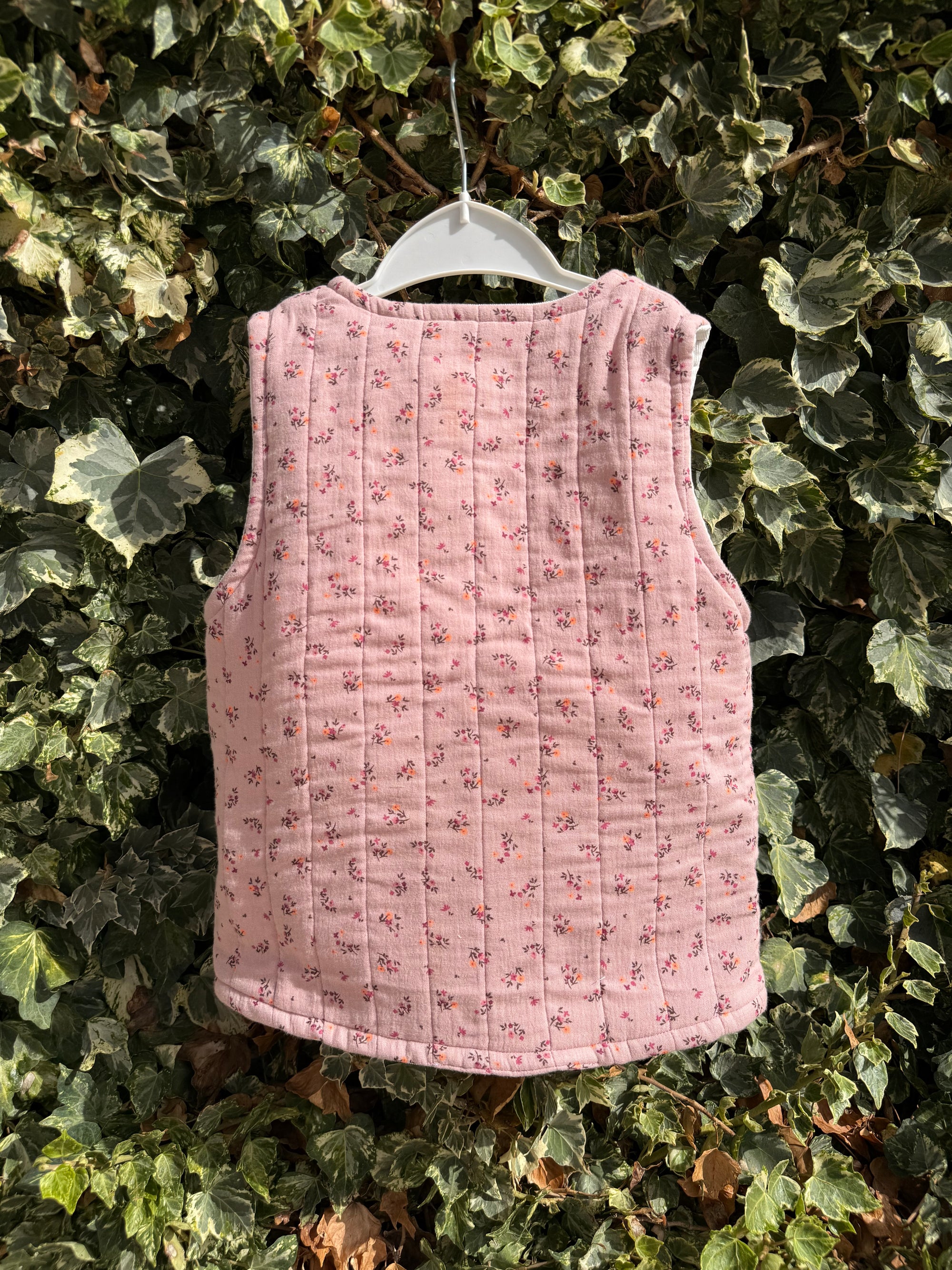 Colete Reversível Acolchoado – Padrão Floral &amp; Bombazine
